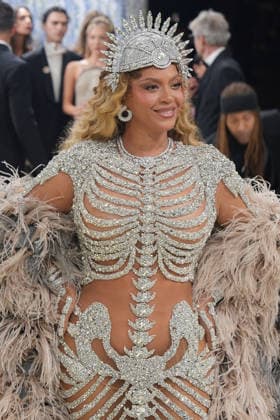 American singer Beyoncé poses on the white carpet at the Met Gala in New York, United States, 04 May 2026. The White Carpet at the 2026 Met Gala !ACHTUNG: NUR REDAKTIONELLE NUTZUNG!  Copyright: xOctavioxGuzmánx AME9430 20260505-55020181754_1
