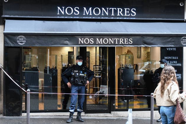 Robbery at Nos Montres Boutique - Paris Forensic police after the robbery of a luxury watch shop in the 8th arrondissement of Paris, France on May 4, 2026. The damage is estimated at 300,000 euros. Photo by Florian Poitout ABACAPRESS.COM Paris France  Copyright: xPoitoutxFlorian ABACAx