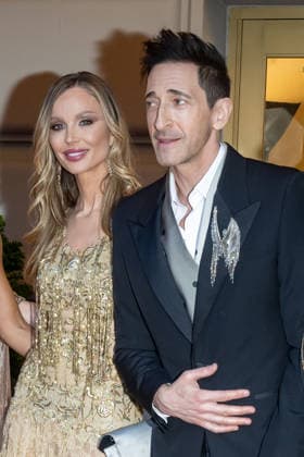 The Pierre Hotel: 2026 Met Gala Departures, New York, USA - 04 May 2026 Adrien Brody and Georgina Chapman depart the Pierre Hotel for 2026 Met Gala on May 04, 2026 in New York City. New York United States Copyright: xRonxAdarx _radar_pierre_20260504_01088
