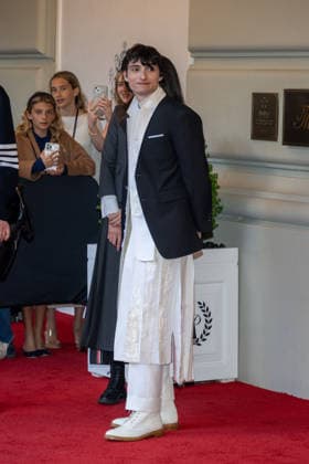 The Pierre Hotel: 2026 Met Gala Departures, New York, USA - 04 May 2026 Finn Wolfhard wearing Thom Brown departs the Pierre Hotel for 2026 Met Gala on May 04, 2026 in New York City. New York United States Copyright: xRonxAdarx xSOPAxImagesx _radar_pierre_20260504_01232