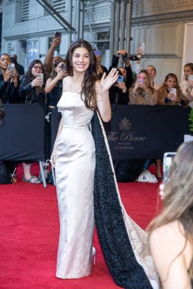 The Pierre Hotel: 2026 Met Gala Departures, New York, USA - 04 May 2026 Camile Morrone wearing Tory Burch departs the Pierre Hotel for 2026 Met Gala on May 04, 2026 in New York City. New York United States Copyright: xRonxAdarx xSOPAxImagesx _radar_pierre_20260504_01327