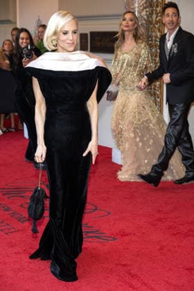 The Pierre Hotel: 2026 Met Gala Departures, New York, USA - 04 May 2026 Tory Burch departs the Pierre Hotel for 2026 Met Gala on May 04, 2026 in New York City. New York United States Copyright: xRonxAdarx xSOPAxImagesx _radar_pierre_20260504_01384