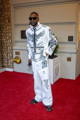 The Pierre Hotel: 2026 Met Gala Departures, New York, USA - 04 May 2026 Skepta wearing Thom Brown departs the Pierre Hotel for 2026 Met Gala on May 04, 2026 in New York City. New York United States Copyright: xRonxAdarx xSOPAxImagesx _radar_pierre_20260504_01447