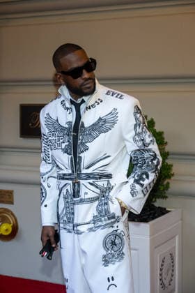The Pierre Hotel: 2026 Met Gala Departures, New York, USA - 04 May 2026 Skepta wearing Thom Brown departs the Pierre Hotel for 2026 Met Gala on May 04, 2026 in New York City. New York United States Copyright: xRonxAdarx xSOPAxImagesx _radar_pierre_20260504_01451