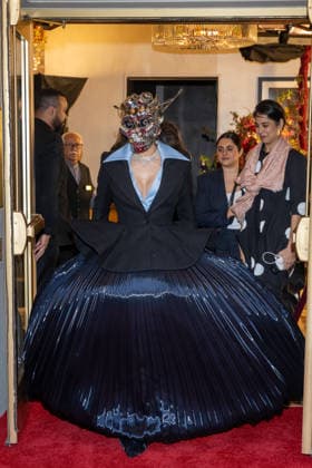 The Pierre Hotel: 2026 Met Gala Departures, New York, USA - 04 May 2026 Ananya Birlar wearing Robert Wun Subodh Gupta departs the Pierre Hotel for 2026 Met Gala on May 04, 2026 in New York City. New York United States Copyright: xRonxAdarx xSOPAxImagesx _radar_pierre_20260504_01456