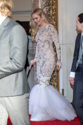 The Pierre Hotel: 2026 Met Gala Departures, New York, USA - 04 May 2026 Lindsey Vonn wearing Thom Brown departs the Pierre Hotel for 2026 Met Gala on May 04, 2026 in New York City. New York United States Copyright: xRonxAdarx xSOPAxImagesx _radar_pierre_20260504_01528