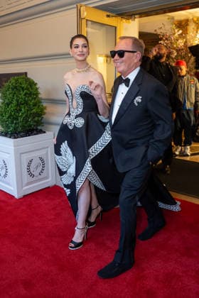 The Pierre Hotel: 2026 Met Gala Departures, New York, USA - 04 May 2026 (L-R) Anne Hathaway and Michael Kors wearing Michael Kors depart the Pierre Hotel for 2026 Met Gala on May 04, 2026 in New York City. New York United States Copyright: xRonxAdarx xSOPAxImagesx _radar_pierre_20260504_01692