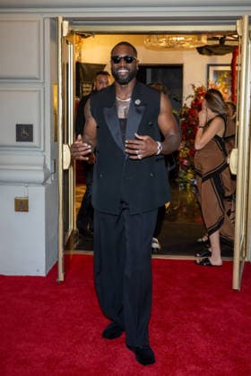 The Pierre Hotel: 2026 Met Gala Departures, New York, USA - 04 May 2026 Dwyane Wade wearing Michael Kors departs the Pierre Hotel for 2026 Met Gala on May 04, 2026 in New York City. New York United States Copyright: xRonxAdarx xSOPAxImagesx _radar_pierre_20260504_02007