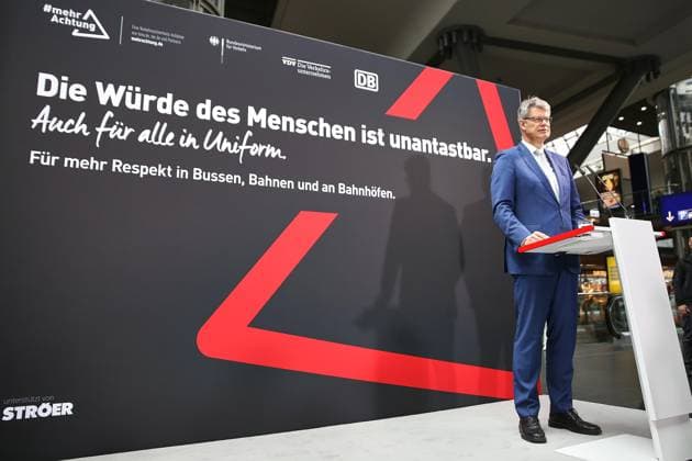 Berlin, Deutschland, 05.05.2026: Hauptbahnhof: Verkehrsministerium und Bahn stellen Respekt-Kampagne vor: Bundesminister für Verkehr Patrick Schnieder (CDU) *** Berlin, Germany, 05 05 2026 Central Station Ministry of Transport and Deutsche Bahn present Respect campaign Federal Minister of Transport Patrick Schnieder CDU Copyright: xdtsxNachrichtenagenturx dts_117610