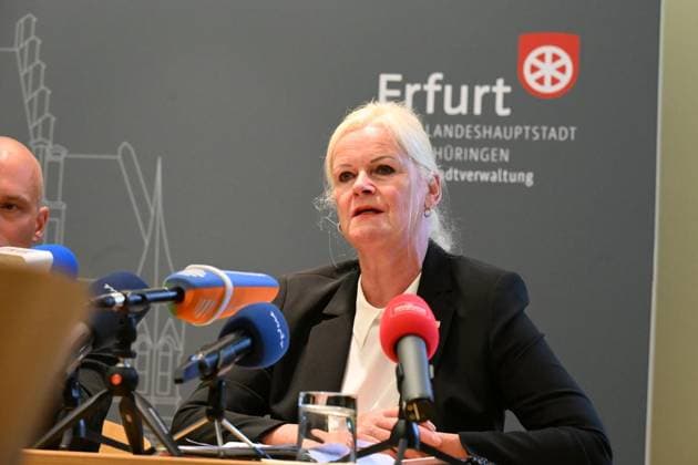 Erfurter AfD Parteotag Juli 2026 ** NUR FÜR REDAKTIONELLE ZWECKE ** EDITORIAL USE ONLY **<p>Ausnahmezustand in Erfurt am ersten Juli-Wochenende. Stadt und Polizei informieren auf einer PK über den Stand der der Lage an diesem Wochenende an dem der AfD Parteitag stattfindet. Mit 10 Gegenveranstaltungen wird gerechnet. < p> Marco Schmidt Thüringen Germany Erfurt Copyright: MarcoxSchmidt *** Erfurt AfD party conference July 2026 FOR EDITORIAL PURPOSES ONLY EDITORIAL USE ONLY p State of emergency in Erfurt on the first weekend in July City and police inform at a press conference about the status of the situation this weekend when the AfD party conference takes place 10 counter-events are expected p Marco Schmidt Thuringia Germany Erfurt Copyr Copyright: MarcoxSchmidt doc85pmsl6f0jsynkt9nwq ,EDITORIAL USE ONLY