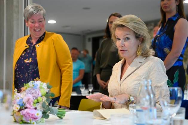 King Philippe And Queen Mathilde Visit The Province of Flemish Brabant VLAAMS-BRABANT, BELGIUM - MAY 05: Queen Mathilde of Belgium pictured during a lunch with colleagues and visitors from the local restaurant during a trip to the province of Flemish Brabant on May 05, 2026 in Vlaams-Brabant, Belgium, 05 05 2026 Vlaams-Brabant Belgium  Copyright: xPhilipxReynaersx