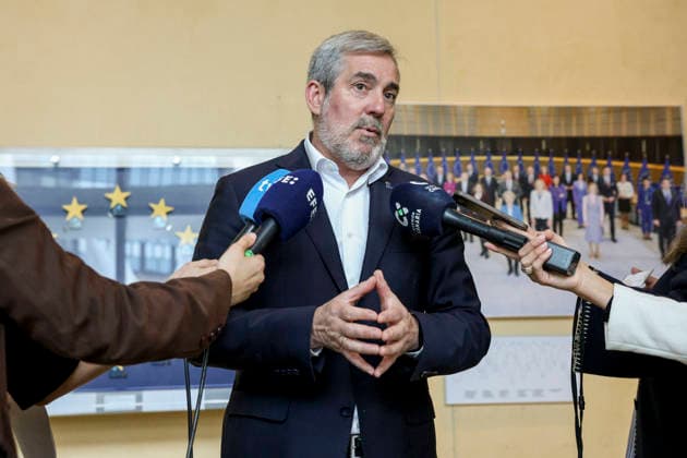 Canarias regional President Fernando Clavijo talks to the press before meeting European Transport Commissioner, Apostolos Tzitzikostas (unseen), in Brussels, Belgium, 05 May 2026. According to Clavijo, the MV Hondius cruise ship affected by the hantavirus outbreak should be assisted in Cape Verde before returning to The Netherlands with no need of stopping in the Canary Islands . Canarias regional President meets European Transport Commissioner !ACHTUNG: NUR REDAKTIONELLE NUTZUNG!  Copyright: xPabloxGarrigósx GRAF7687 20260505-55020185951_1