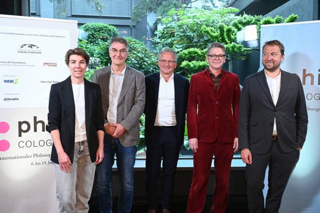 Rieke Brendel, Team phil.cologne, l-r, Jürgen Wiebicke, Moderator, Cai Werntgen, Geschäftsführer Udo Keller Stiftung, Matthias Kremin, Wellenleitung WDR 3 und 5, Tobias Bock, Teamleitung Programm Phil.cologne posieren bei der PK zur Programvorstellung der 14.phil.cologne, dem internationalen Philosophiefest 2026 *** Rieke Brendel, phil cologne team, l r, Jürgen Wiebicke, moderator, Cai Werntgen, Managing Director of the Udo Keller Foundation, Matthias Kremin, Head of WDR 3 and 5, Tobias Bock, Phil cologne program team leader pose at the press conference for the program presentation of the 14 phil cologne, the international philosophy festival 2026