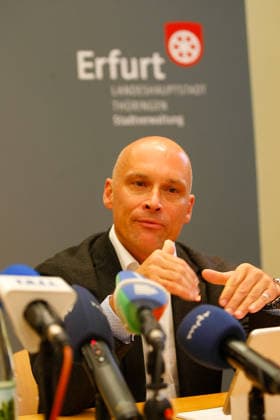 Erfurt, 05.05.2026 Andreas Horn, Oberbürgermeister, beim Pressegespräch anlässlich des AfD-Bundesparteitags in Erfurtvom 3. bis 5. Juli 2026 findet in Erfurt der Bundesparteitag der AfD statt. Zum aktuellen Zeitpunkt sind neun Gegendemonstrationen angemeldet, außerdem finden sowohl am Freitag- als auch am Samstagabend Konzerte auf dem Domplatz statt. Daraus ergeben sich große Herausforderungen, die es bestmöglich zu lösen gilt. Thüringen deutschland *** Erfurt, 05 05 2026 Andreas Horn, Lord Mayor, at the press conference on the occasion of the AfD federal party conference in ErfurtThe AfD federal party conference will take place in Erfurt from 3 to 5 July 2026 Nine counter-demonstrations have currently been registered, and concert Copyright: xMarioxGentzelx