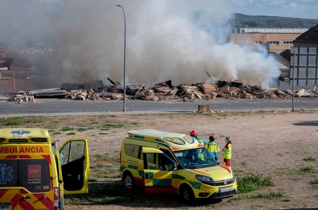 A fire causes the collapse of three houses in Morata de Tajuna Several emergency services at the scene, on May 5, 2026, in Morata de Tajuna, Madrid Spain Several firefighters of the Community of Madrid have moved this Tuesday to the town of Morata de Tajuna to extinguish a fire that has caused the collapse of three single-family homes also have gone Summa 112 medical emergency services as a preventive measure, although it is true that the houses were empty at the time of the collapse and no one was injured or trapped under debris 05 MAY 2026 FIRE FIRE CRUMBLING SUCCESS LOW HOUSE FIREFIGHTERS POLICE PIXELADA Morata de Tajuna Madrid Morata de Tajuna Madrid Spain  Copyright: xAlbertoxOrtegax 7501324