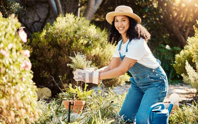 Woman, portrait and planting for backyard gardening with a smile, happiness and outdoor with plants. Girl, garden development and spring for sustainability, environment and ecology for agro growth. (License=RF) ,model released, Symbolfoto  Copyright: xZoonar.com YurixArcursxpeopleimages.comx 20006251 ,model released, Symbolfoto ,property released