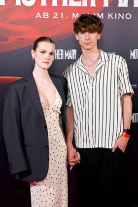 Schauspielerin und Model Lucy Hellenbrecht mit ihrem Freund Model Lian Hansen bei der Deutschlandpremiere von Mother Mary im Cinenova Kino. Köln, 05.05.2026 NRW Deutschland Copyright: xChristophxHardtx