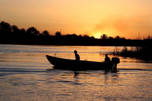 (260505) -- BAGHDAD, May 5, 2026 -- The photo taken on May 5, 2026 shows the sunset view over the Tigris River in Baghdad, Iraq. ) IRAQ-BAGHDAD-TIGRIS RIVER-SUNSET KhalilxDawood 