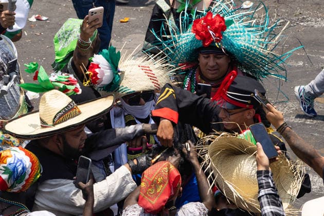 May 5, 2026, Mexico City, Mexico: Residents of the Penon de los Banos neighborhood took part in a civic reenactment marking the 164th anniversary of the Battle of Puebla, in which the Mexican army defeated French forces on May 5, 1862. The commemoration included parades, military uniforms and recreations of the historic battle in the Venustiano Carranza borough. Mexico City Mexico  - ZUMAl178 20260505_znp_l178_070 Copyright: xCristianxLeyvax