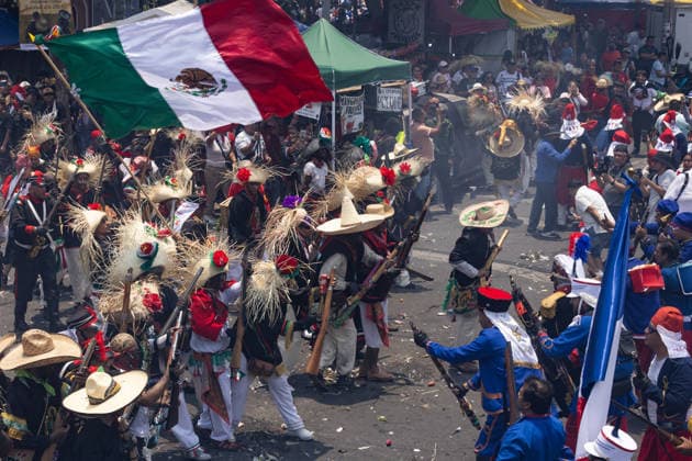 May 5, 2026, Mexico City, Mexico: Residents of the Penon de los Banos neighborhood took part in a civic reenactment marking the 164th anniversary of the Battle of Puebla, in which the Mexican army defeated French forces on May 5, 1862. The commemoration included parades, military uniforms and recreations of the historic battle in the Venustiano Carranza borough. Mexico City Mexico  - ZUMAl178 20260505_znp_l178_064 Copyright: xCristianxLeyvax