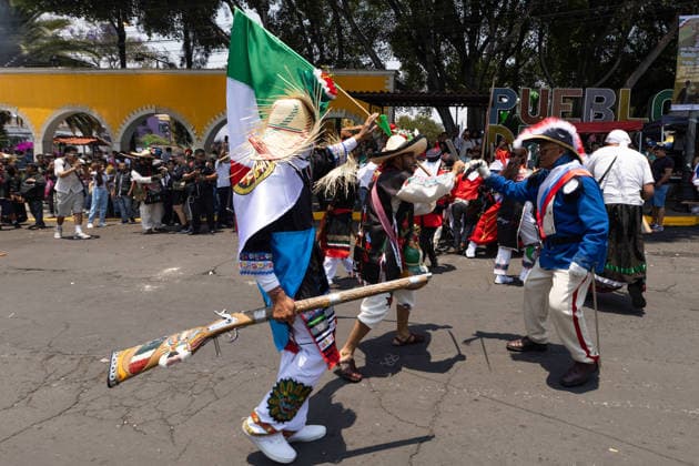 May 5, 2026, Mexico City, Mexico: Residents of the Penon de los Banos neighborhood took part in a civic reenactment marking the 164th anniversary of the Battle of Puebla, in which the Mexican army defeated French forces on May 5, 1862. The commemoration included parades, military uniforms and recreations of the historic battle in the Venustiano Carranza borough. Mexico City Mexico  - ZUMAl178 20260505_znp_l178_060 Copyright: xCristianxLeyvax