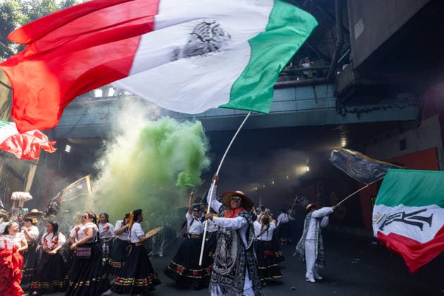 May 5, 2026, Mexico City, Mexico: Residents of the Penon de los Banos neighborhood took part in a civic reenactment marking the 164th anniversary of the Battle of Puebla, in which the Mexican army defeated French forces on May 5, 1862. The commemoration included parades, military uniforms and recreations of the historic battle in the Venustiano Carranza borough. Mexico City Mexico - ZUMAl178 20260505_znp_l178_050 Copyright: xCristianxLeyvax