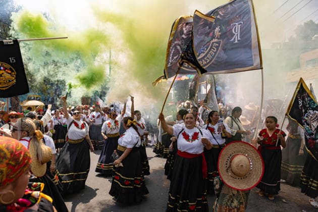 May 5, 2026, Mexico City, Mexico: Residents of the Penon de los Banos neighborhood took part in a civic reenactment marking the 164th anniversary of the Battle of Puebla, in which the Mexican army defeated French forces on May 5, 1862. The commemoration included parades, military uniforms and recreations of the historic battle in the Venustiano Carranza borough. Mexico City Mexico - ZUMAl178 20260505_znp_l178_018 Copyright: xCristianxLeyvax