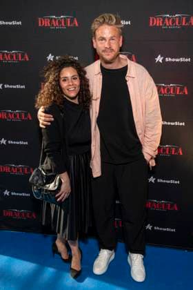 ABB DRACULA- Beo Yalcin und Frederic Heidorn auf dem blauen Teppich bei der Pemiere von Dracula - Das Musical im BlueMax Theater am 05.05.2026 in Berlin Berlin Deutschland