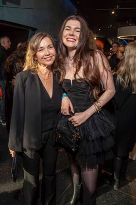 ABB DRACULA- Tina Ruland und Klaudia Giez auf dem blauen Teppich bei der Pemiere von Dracula - Das Musical im BlueMax Theater am 05.05.2026 in Berlin Berlin Deutschland