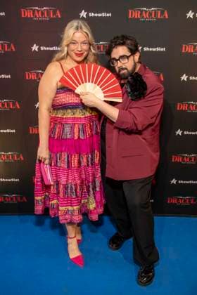ABB DRACULA- Caterina Pogorzelski und Steven Preisner auf dem blauen Teppich bei der Pemiere von Dracula - Das Musical im BlueMax Theater am 05.05.2026 in Berlin Berlin Deutschland