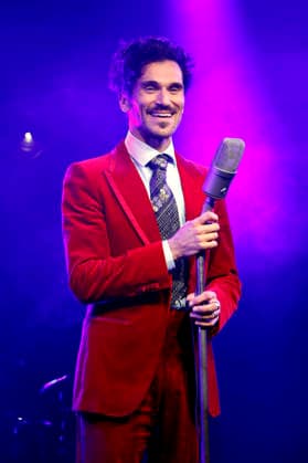Vladimir Korneev beim Photocall zu seinem neuen Programm Vladimir Korneev singt Dalida - Um nicht allein zu sein im Tipi am Kanzleramt. Berlin, 05.05.2026