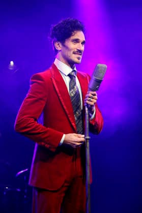 Vladimir Korneev beim Photocall zu seinem neuen Programm Vladimir Korneev singt Dalida - Um nicht allein zu sein im Tipi am Kanzleramt. Berlin, 05.05.2026