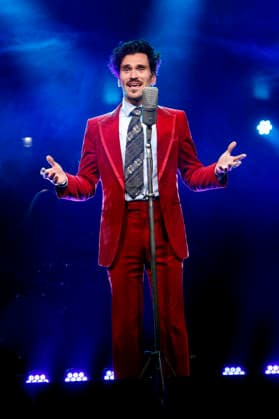 Vladimir Korneev beim Photocall zu seinem neuen Programm Vladimir Korneev singt Dalida - Um nicht allein zu sein im Tipi am Kanzleramt. Berlin, 05.05.2026
