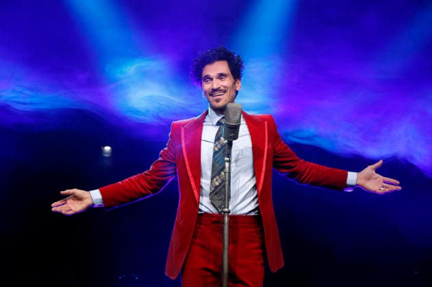 Vladimir Korneev beim Photocall zu seinem neuen Programm Vladimir Korneev singt Dalida - Um nicht allein zu sein im Tipi am Kanzleramt. Berlin, 05.05.2026