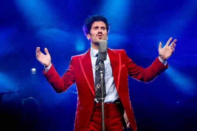 Vladimir Korneev beim Photocall zu seinem neuen Programm Vladimir Korneev singt Dalida - Um nicht allein zu sein im Tipi am Kanzleramt. Berlin, 05.05.2026