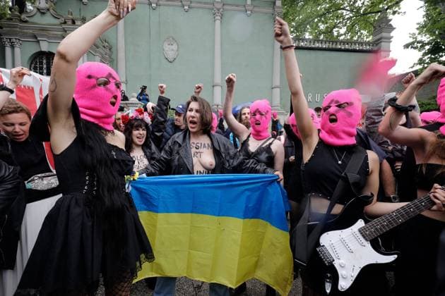 May 6, 2026, Venice, Rome, Italy: Pussy Riot storms the Venice Biennale with a protest staged in front of the Moscow Pavilion, Venice, 06 05 2026 Venice Italy  - ZUMAa289 20260506_zia_a289_030 Copyright: xMircoxToniolox xAgfx