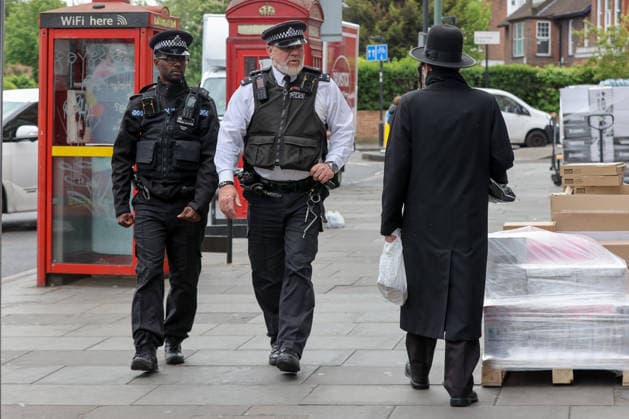 May 6, 2026, London, London, UK: London, UK. Police officers patrol in Stamford Hill, north London, as the Metropolitan Police announce a new Community Protection Team of 100 additional officers, combining neighbourhood policing, specialist protection and counterterrorism capabilities to provide a more visible, intelligence-led presence focused on safeguarding Jewish communities following recent antisemitic hate crime. London UK  - ZUMAl94_ 20260506_zaf_l94_010 Copyright: xDinendraxHariax