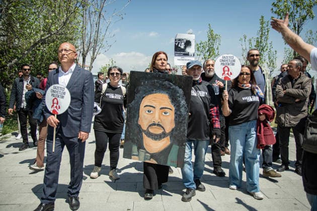 May 6, 2026, Istanbul, Istanbul, Turkey: Friends, family members, environmental activists and press workers gather outside the courthouse for the first hearing of Hakan Tosun, an environmental activist and journalist who was brutally killed in a street attack on October 10. Demonstrators demand justice, transparency in the investigation process, and accountability for all those responsible, including alleged perpetrators and those accused of covering up the crime. Protesters emphasize systemic impunity, failures in the investigation, and the broader struggle for environmental justice across Turkey. Istanbul Turkey  - ZUMAt171 20260506_zip_t171_002 Copyright: xAbdullahxTepelix