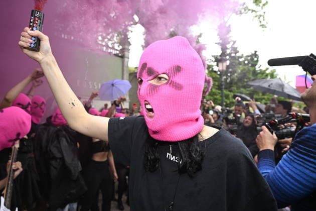 61st Biennale Of Venice - International Art Exposition Pussy Riot protest at Russian Pavilion Venice, Italy 61st Biennale Of Venice - International Art Exposition Pussy Riot protest at Russian Pavilion Venice, Italy 6th May 2026 SGPItalia id 134745_001 * Not Exclusive  Copyright: xMAXxMONTINGELLI SGPx