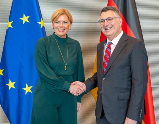 Julia Klöckner + Gideon Saar EUR, Deutschland, Berlin: 06.05.2026: Bundestagspräsidentin Julia Klöckner (CDU) empfängt Israels Außenminister Gideon Saar im Deutschen Bundestag. *** Julia Klöckner Gideon Saar EUR, Germany, Berlin 06 05 2026 Bundestag President Julia Klöckner CDU receives Israels Foreign Minister Gideon Saar in the German Bundestag