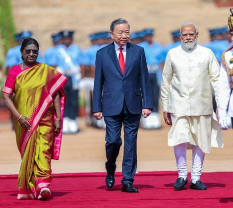 President Droupadi Murmu and PM Modi accord ceremonial welcome to Vietnam™s General Secretary and President To Lam at Rashtrapati Bhavan New Delhi, May 06 (ANI): President Droupadi Murmu and Prime Minister Narendra Modi receive General Secretary, Vietnam s President To Lam, in a ceremonial welcome at the forecourt of Rashtrapati Bhavan, in New Delhi on Wednesday. (DPR PMO ANI Photo) New Delhi Delhi India Copyright: xANIx ANI_20260506008