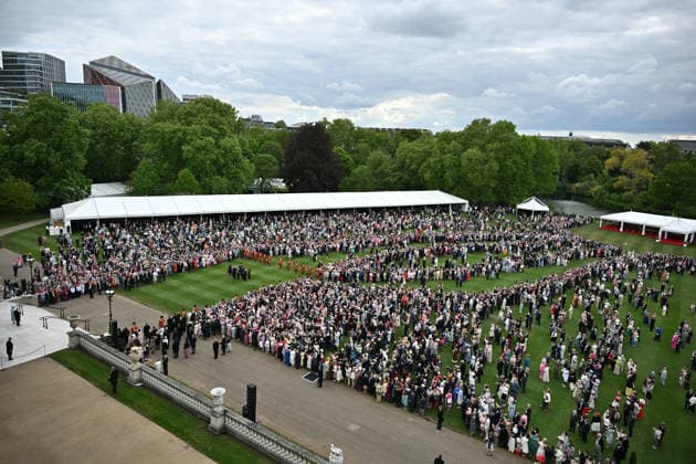 Royal Garden Party at Buckingham Palace Britain s King Charles III and Britain s Queen Camilla (bottom left) arrive to attend a Royal Garden Party at Buckingham Palace, in London, on May 6, 2026., Credit:BEN STANSALL Avalon United Kingdom, London  Copyright: xBENxSTANSALLx xAvalonx 1096939487