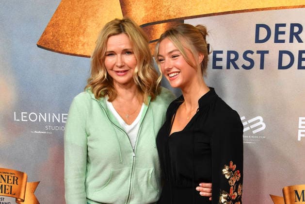 Veronica Ferres und Lilly Krug bei der Ein Muechner im Himmel - Der Tod ist erst der Anfang Kino Premiere am 6.05.2026 in Muenchen Ein Muenchner im Himmel Filmpremiere in Muenchen