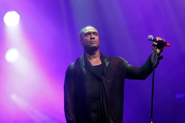Sänger Simon Webbe von der britischen Pop-Boyband Blue bei ihrem Auftritt im Rahmen der 25th Anniversary-Tour im Palladium Köln. Köln, 06.05.2026 NRW Deutschland Copyright: xChristophxHardtx
