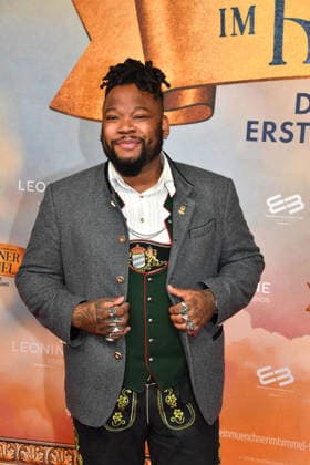 Blackskyy bei der Ein Muenchner im Himmel - Der Tod ist erst der Anfang Kino Premiere am 6.05.2026 in Muenchen Ein Muenchner im Himmel Filmpremiere in Muenchen