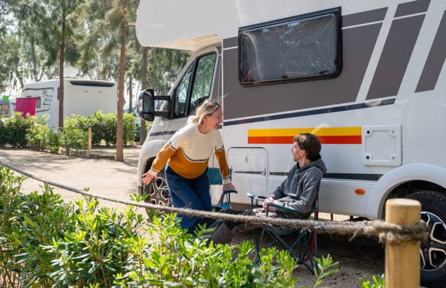 Couple relaxing by camper van at campsite enjoying outdoor travel Tarragona, Catalonia, Spain R_PJJZ260505A-2011209-01 ,model released, Symbolfoto