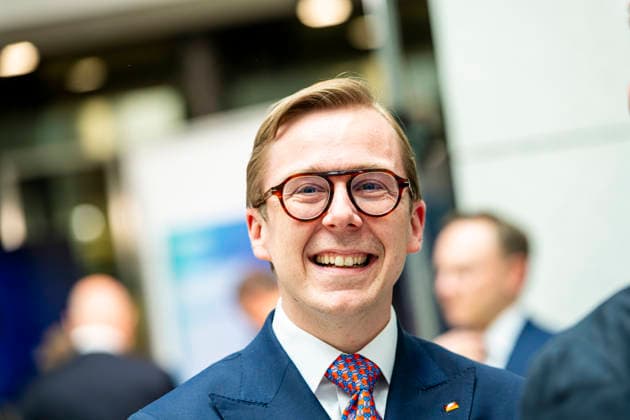 Philipp Amthor EUR, Deutschland, Berlin, 07.05.2026: Philipp Amthor (CDU) Parlamentarischer Staatssekretär. Auf der Festveranstaltung des Bundesministeriums für Digitales und Staatsmodernisierung anlässlich des einjährigen Bestehen. In Anwesenheit von Karsten Wildberger (CDU), Bundesminister für Digitalisierung und Staatsmodernisierung. Gemeinsamer Besuch der Aussteller. *** Philipp Amthor EUR, Germany, Berlin, 07 05 2026 Philipp Amthor CDU Parliamentary State Secretary At the festive event of the Federal Ministry for Digital and State Modernization on the occasion of its first anniversary In the presence of Karsten Wildberger CDU , Federal Minister for Digital and State Modernization Joint visit of the exhibitors