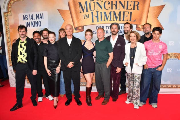 Gruppenfoto Cast Premiere Ein Münchner im Himmel - Der Tod ist erst der Anfang Kinofilm Mathäser Filmpalast München 06. Mai 2026