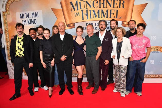 Gruppenfoto Cast Premiere Ein Münchner im Himmel - Der Tod ist erst der Anfang Kinofilm Mathäser Filmpalast München 06. Mai 2026