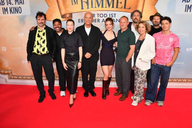 Gruppenfoto Cast Premiere Ein Münchner im Himmel - Der Tod ist erst der Anfang Kinofilm Mathäser Filmpalast München 06. Mai 2026